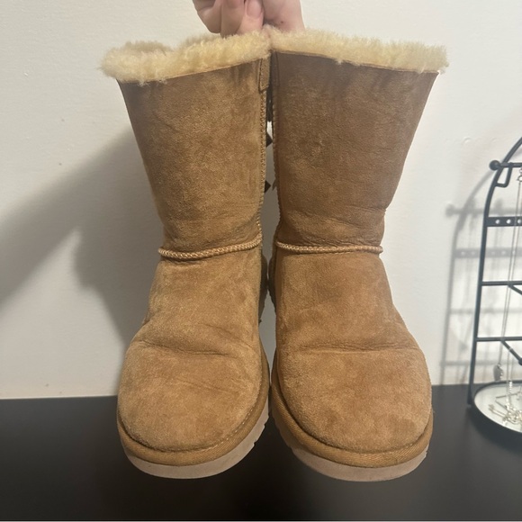 UGG Chestnut Bailey Bow II Boots - Picture 4 of 5